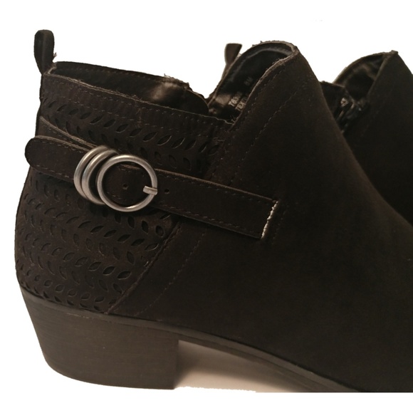 Black faux sued bootie - Picture 2 of 3
